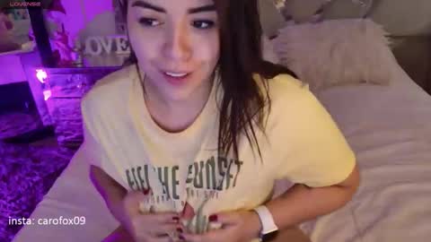 caroline online show from May 4, 8:34 pm