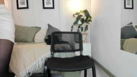  Caroline  online show from February 8, 1:59 pm