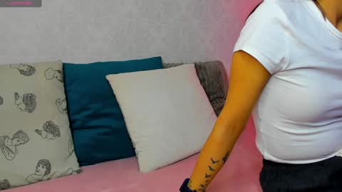  Caroline  online show from January 20, 11:35 am