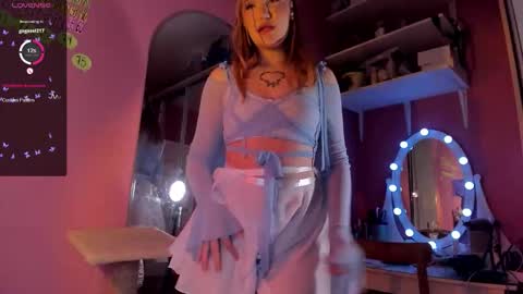 Snapshot of caroline_kiparis chatting on September 26, 11:02 pm Caro online show from September 26, 11:02 pm