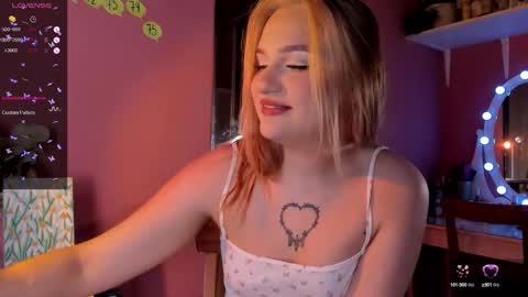 Snapshot of caroline_kiparis chatting on September 29, 8:25 pm Caro online show from September 29, 8:25 pm