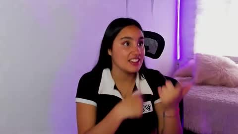 caroline_rodriguez_9 online show from December 16, 7:31 pm