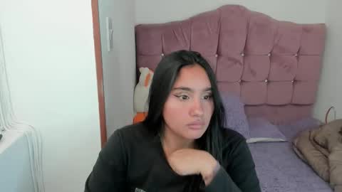 Snapshot of caroline_rodriguez_9 chatting on October 4, 8:35 pm caroline_rodriguez_9 online show from October 4, 8:35 pm