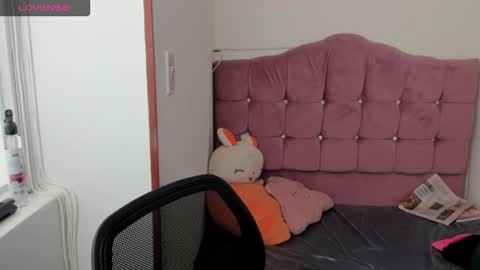 Snapshot of caroline_rodriguez_9 chatting on October 28, 7:30 pm caroline_rodriguez_9 online show from October 28, 7:30 pm