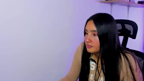 caroline_rodriguez_9 online show from December 22, 7:17 pm