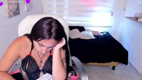 caroline_rodriguez_9 online show from February 18, 7:35 pm