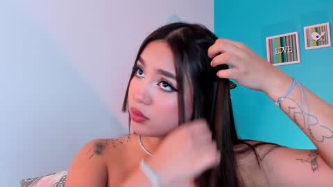 Snapshot of carolineegarcia chatting on January 29, 1:49 pm CarolineeGarcia online show from January 29, 1:49 pm
