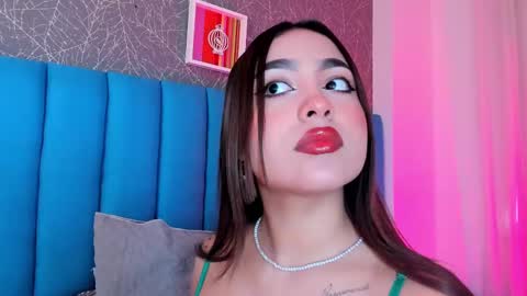 Snapshot of carolineegarcia chatting on March 6, 1:35 pm CarolineeGarcia online show from March 6, 1:35 pm