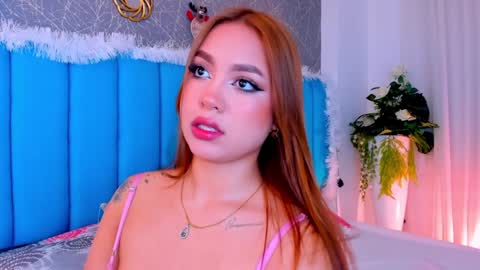 Snapshot of carolineegarcia chatting on December 14, 6:46 am CarolineeGarcia online show from December 14, 6:46 am