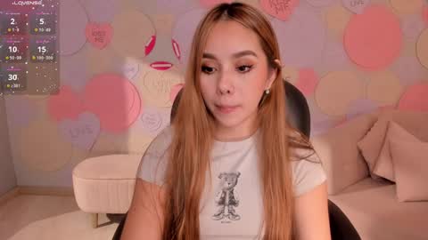 Snapshot of carolinegrace_ chatting on December 4, 3:15 am Caro online show from December 4, 3:15 am