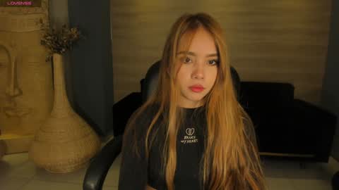 Snapshot of carolinegrace_ chatting on January 24, 10:43 am Caro online show from January 24, 10:43 am