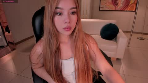 Snapshot of carolinegrace_ chatting on February 2, 11:08 am Caro online show from February 2, 11:08 am