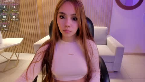 Snapshot of carolinegrace_ chatting on December 15, 10:48 pm Caro online show from December 15, 10:48 pm