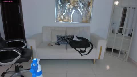 Snapshot of carolinegrace_ chatting on March 9, 10:19 am Caro online show from March 9, 10:19 am