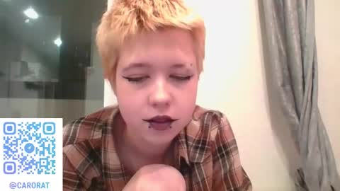 Snapshot of carolinerichter chatting on October 9, 1:21 am CarolineRichter online show from October 9, 1:21 am