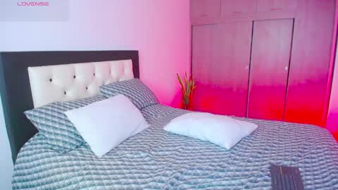 Snapshot of carolinnefiotti chatting on September 27, 1:40 pm CarolinneFiotti online show from September 27, 1:40 pm