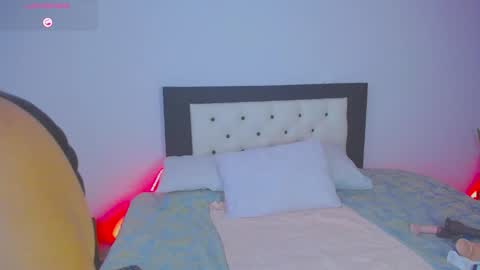 Snapshot of carolinnefiotti chatting on October 8, 1:15 pm CarolinneFiotti online show from October 8, 1:15 pm