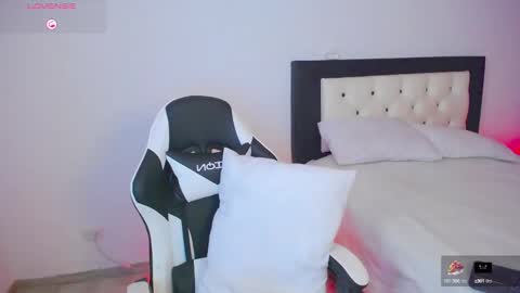 Snapshot of carolinnefiotti chatting on October 15, 1:57 pm CarolinneFiotti online show from October 15, 1:57 pm