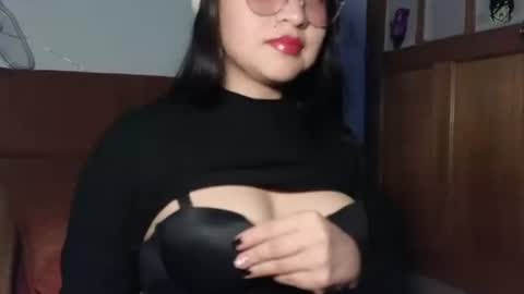 Snapshot of caroll_luna chatting on December 6, 12:45 am Caroll online show from December 6, 12:45 am