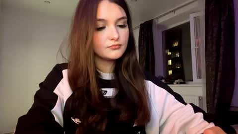 Elizabeth online show from September 17, 4:27 pm