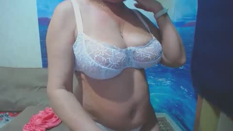 Snapshot of caroncapella chatting on October 21, 5:28 pm VicunaCool online show from October 21, 5:28 pm