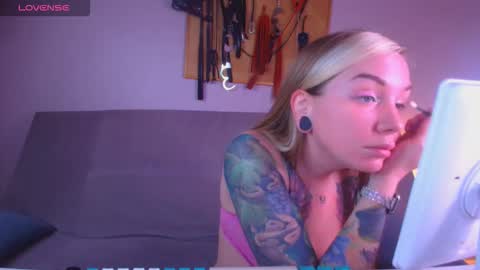 Carrie online show from February 10, 12:52 pm