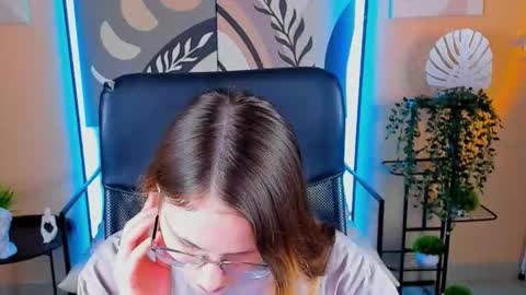 Snapshot of carrie_roses chatting on October 6, 4:18 am carrie_roses online show from October 6, 4:18 am