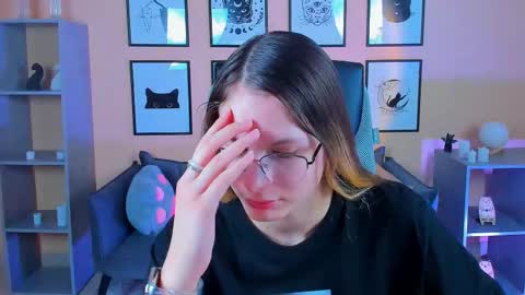 Snapshot of carrie_roses chatting on October 22, 2:38 am carrie_roses online show from October 22, 2:38 am