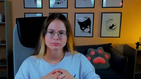 Snapshot of carrie_roses chatting on September 19, 5:28 am carrie_roses online show from September 19, 5:28 am