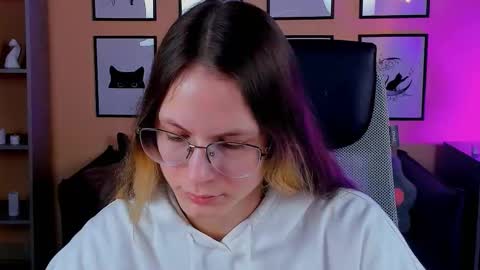 Snapshot of carrie_roses chatting on October 2, 5:23 am carrie_roses online show from October 2, 5:23 am