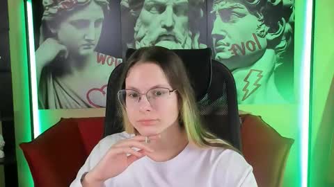 Snapshot of carrie_roses chatting on September 24, 4:22 am carrie_roses online show from September 24, 4:22 am