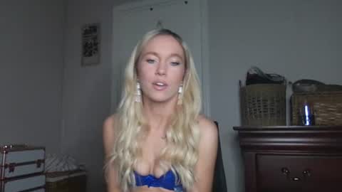 Snapshot of caseygirl6879 chatting on October 19, 4:42 pm Casey Lakes online show from October 19, 4:42 pm