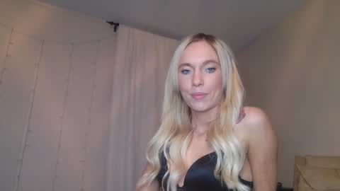 Snapshot of caseygirl6879 chatting on October 6, 2:39 am Casey Lakes online show from October 6, 2:39 am