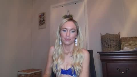 Snapshot of caseygirl6879 chatting on October 14, 11:18 pm Casey Lakes online show from October 14, 11:18 pm