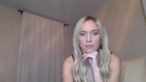 Snapshot of caseygirl6879 chatting on October 9, 4:38 am Casey Lakes online show from October 9, 4:38 am