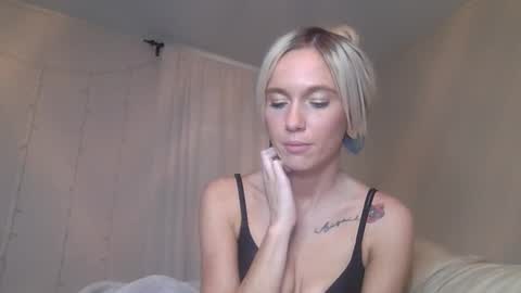 Snapshot of caseygirl6879 chatting on October 7, 10:03 pm Casey Lakes online show from October 7, 10:03 pm
