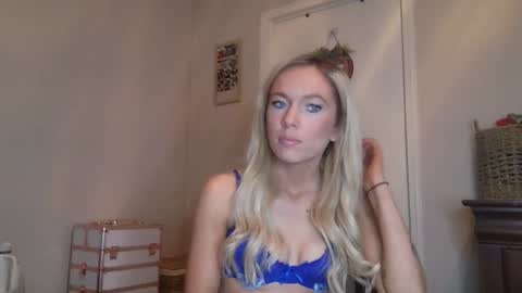 Snapshot of caseygirl6879 chatting on October 12, 2:58 am Casey Lakes online show from October 12, 2:58 am