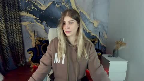 Snapshot of cassandragood chatting on March 12, 7:13 am Lena online show from March 12, 7:13 am
