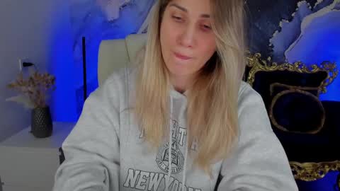 Snapshot of cassandragood chatting on February 11, 7:54 am Lena online show from February 11, 7:54 am