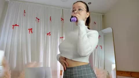 assie online show from December 21, 1:04 pm