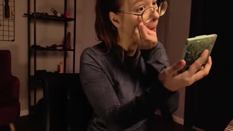 assie online show from September 26, 6:00 am