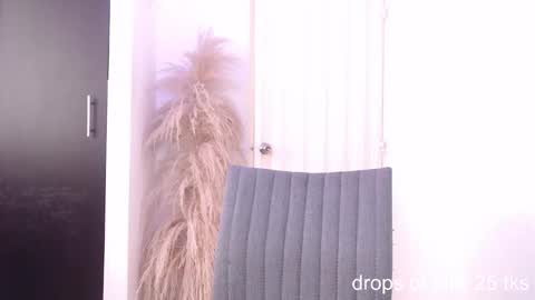 --------Independent model online show from November 5, 7:41 pm