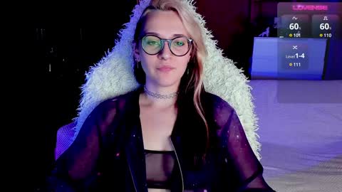 Snapshot of cassy_moore chatting on December 24, 10:17 pm Ellie online show from December 24, 10:17 pm