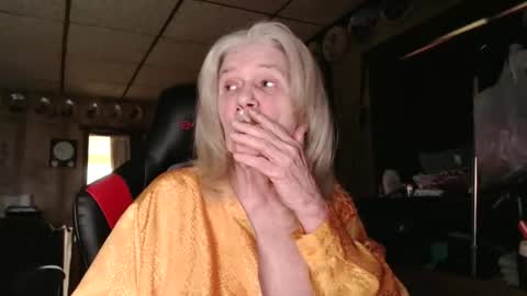 cat online show from October 31, 4:22 pm