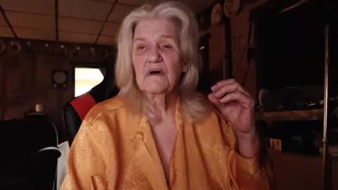 cat online show from September 15, 7:10 pm