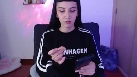 Snapshot of cat_black___ chatting on January 8, 2:35 am cat online show from January 8, 2:35 am