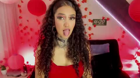 Snapshot of cata_greenn chatting on February 12, 9:54 pm Cata green model independient online show from February 12, 9:54 pm