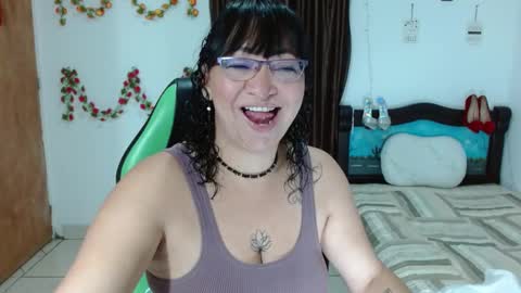 isabel online show from February 9, 10:54 pm