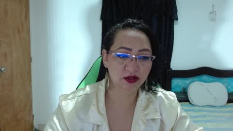isabel online show from December 12, 10:13 am