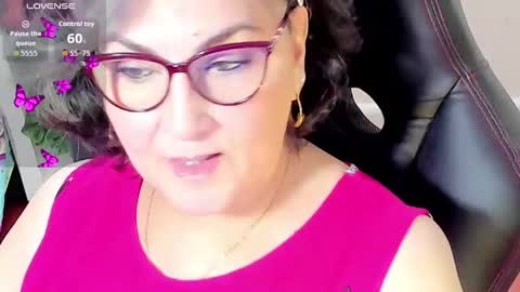 Snapshot of cataleya_mom_ chatting on October 10, 2:16 am cataleya online show from October 10, 2:16 am